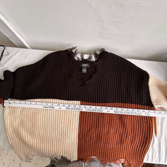 Jost Polly Color Block Eye Lash Fringe Cropped Knit Sweater - Picture 7 of 10